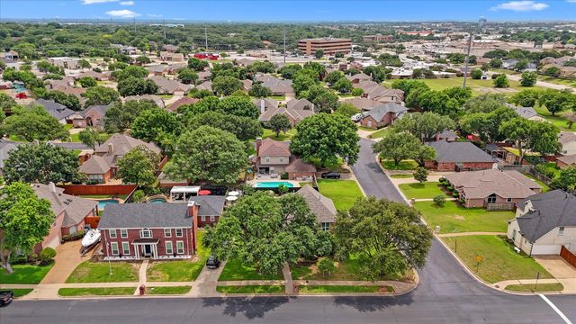 525 Springhill Drive, Hurst, TX 76054