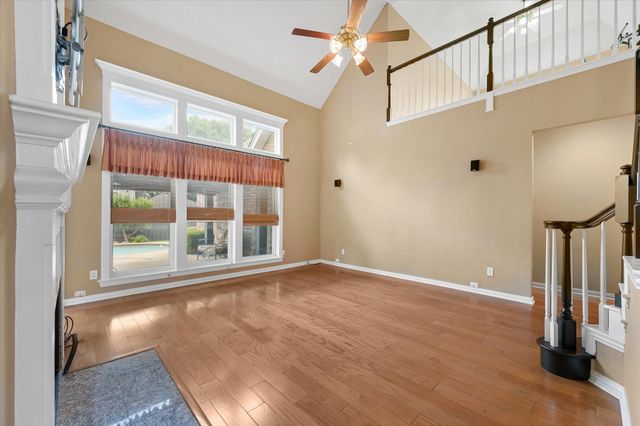 525 Springhill Drive, Hurst, TX 76054