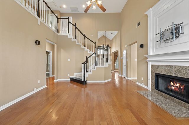 525 Springhill Drive, Hurst, TX 76054