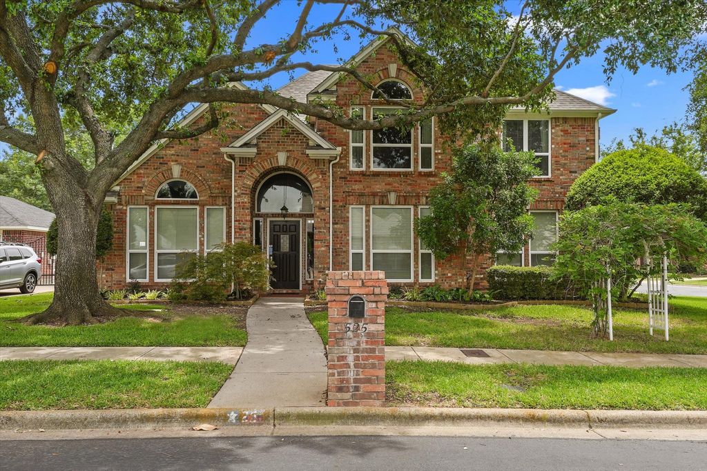 525 Springhill Drive, Hurst, TX 76054