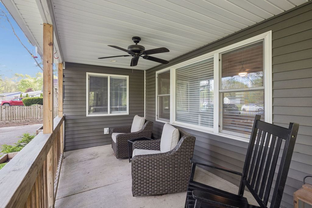 Image 2 of property listing at 35652 Jay Drive, Custer Park, IL 60481