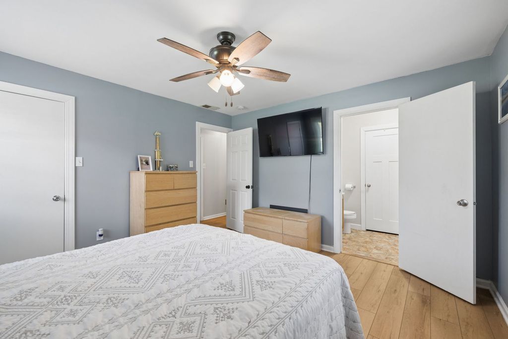 Image 13 of property listing at 35652 Jay Drive, Custer Park, IL 60481