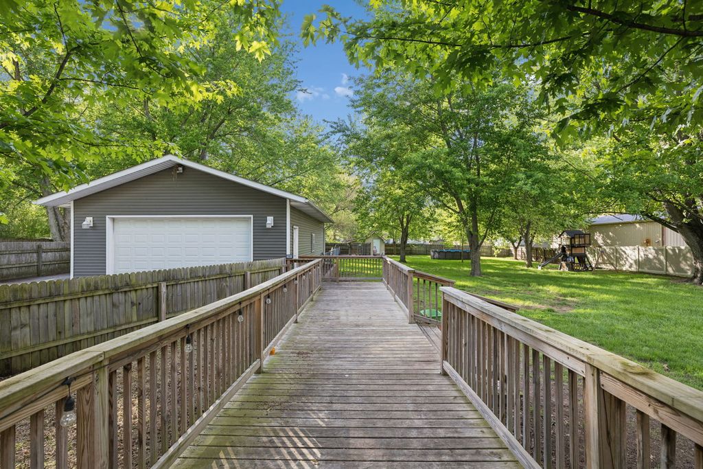 Image 19 of property listing at 35652 Jay Drive, Custer Park, IL 60481