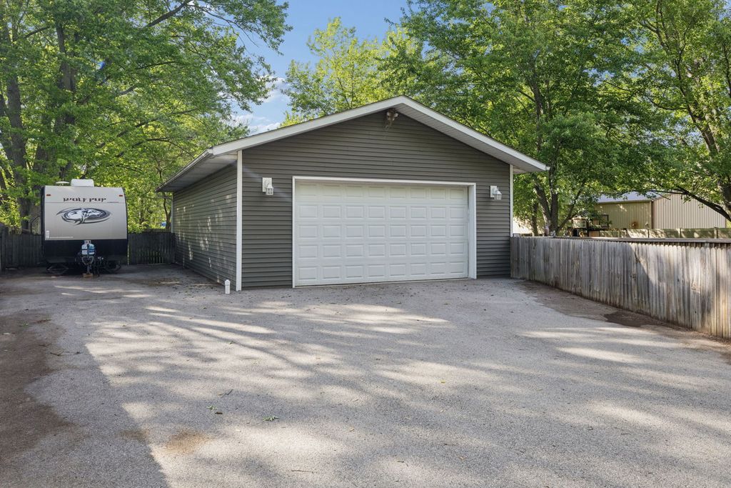 Image 27 of property listing at 35652 Jay Drive, Custer Park, IL 60481