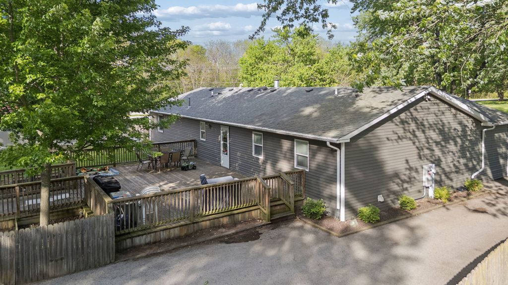 Image 30 of property listing at 35652 Jay Drive, Custer Park, IL 60481