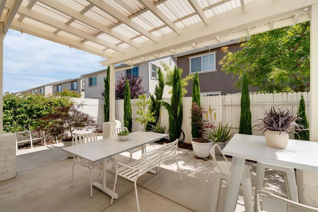 4008 Mercury Ln, Roseville, CA 95747