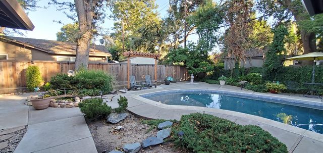 1702 Meadow Ave, Stockton, CA 95207