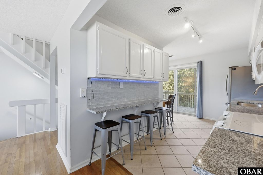Image 9 of property listing at 123 Georgetown Sands Rd Unit 19, Duck, NC 27949