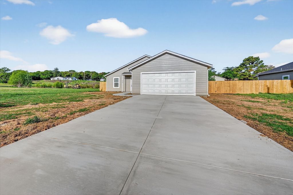 412 Susan Drive, Kennedale, TX 76060