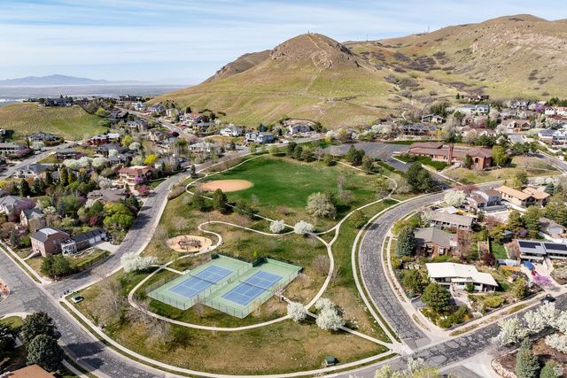 195 E NORTH SANDRUN RD, Salt Lake City, UT 84103