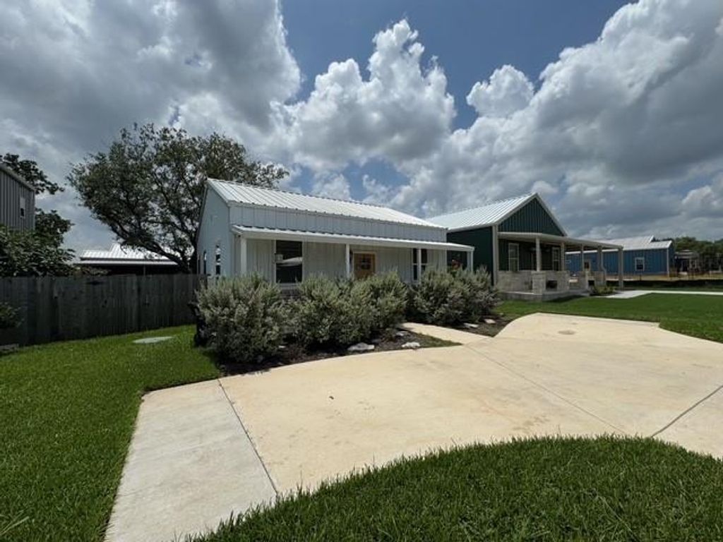 225 Western Ave, Bertram, TX 78605