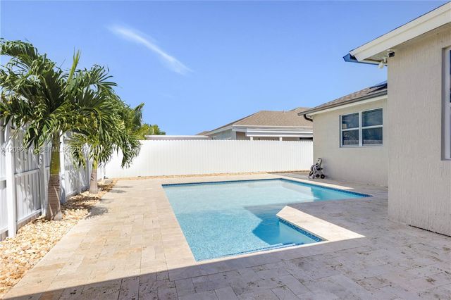 27526 SW 133rd Place, Homestead, FL 33032