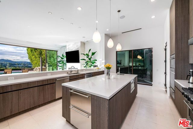 16167 Royal Oak Road, Encino (los Angeles), CA 91436