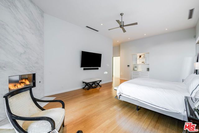 16167 Royal Oak Road, Encino (los Angeles), CA 91436