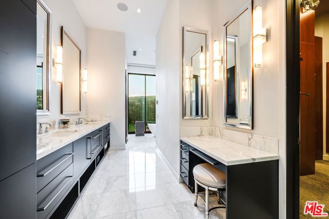 16167 Royal Oak Road, Encino (los Angeles), CA 91436