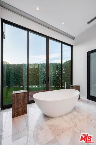 16167 Royal Oak Road, Encino (los Angeles), CA 91436