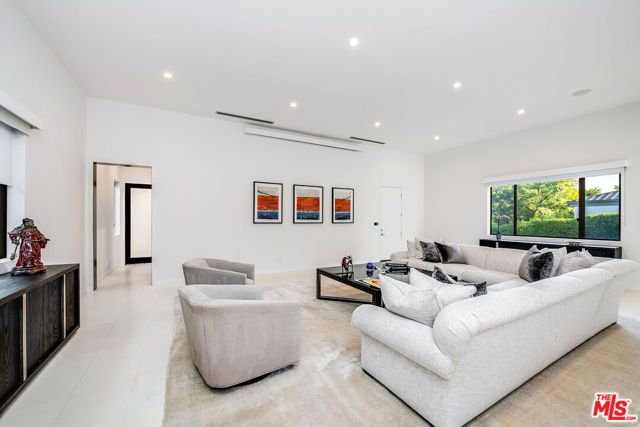 16167 Royal Oak Road, Encino (los Angeles), CA 91436