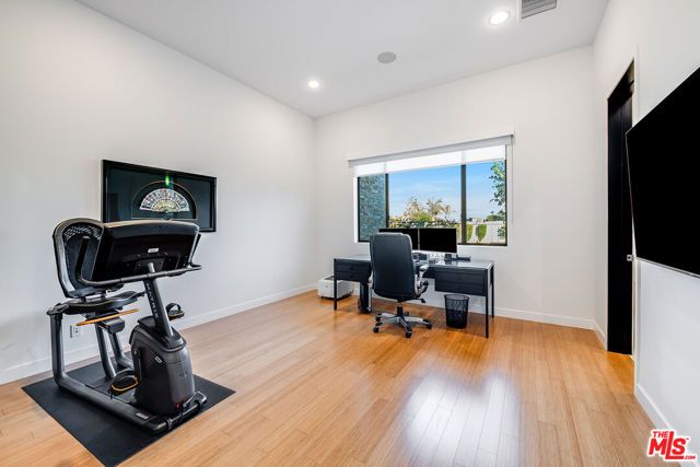 16167 Royal Oak Road, Encino (los Angeles), CA 91436