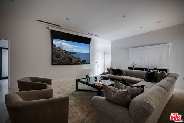 16167 Royal Oak Road, Encino (los Angeles), CA 91436