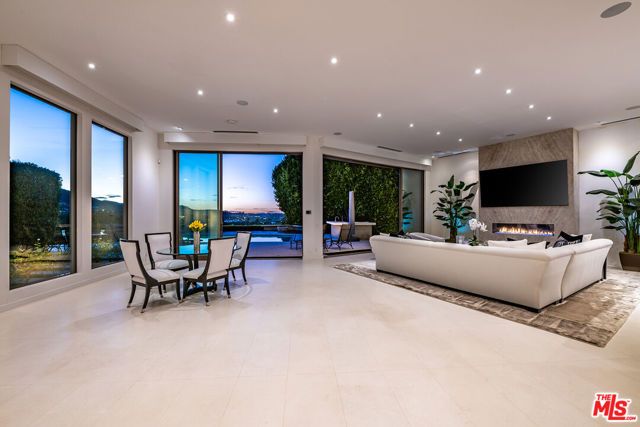 16167 Royal Oak Road, Encino (los Angeles), CA 91436