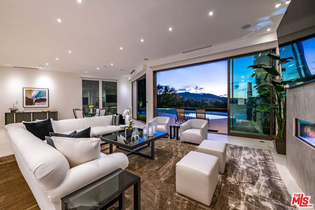 16167 Royal Oak Road, Encino (los Angeles), CA 91436