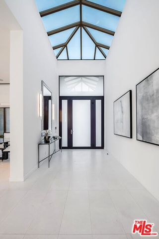 16167 Royal Oak Road, Encino (los Angeles), CA 91436