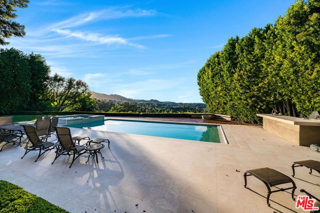 16167 Royal Oak Road, Encino (los Angeles), CA 91436