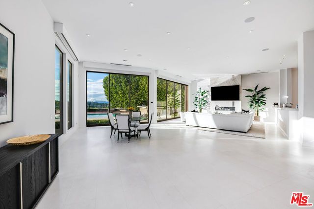 16167 Royal Oak Road, Encino (los Angeles), CA 91436