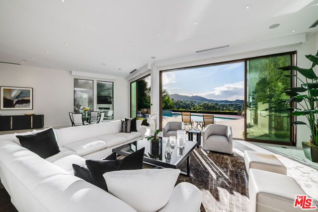 16167 Royal Oak Road, Encino (los Angeles), CA 91436