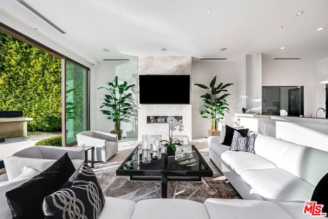 16167 Royal Oak Road, Encino (los Angeles), CA 91436