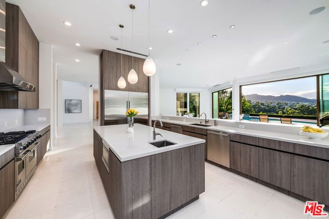 16167 Royal Oak Road, Encino (los Angeles), CA 91436