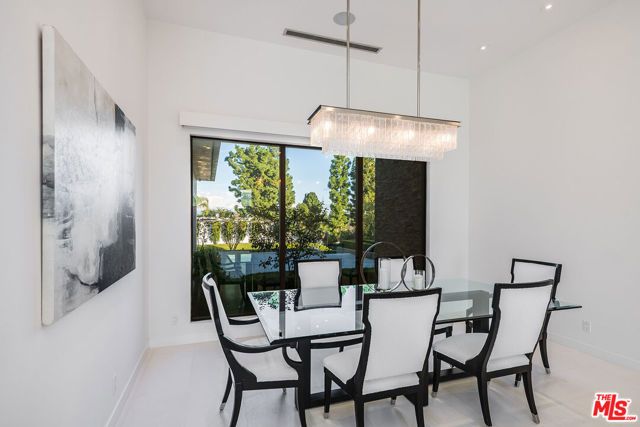 16167 Royal Oak Road, Encino (los Angeles), CA 91436