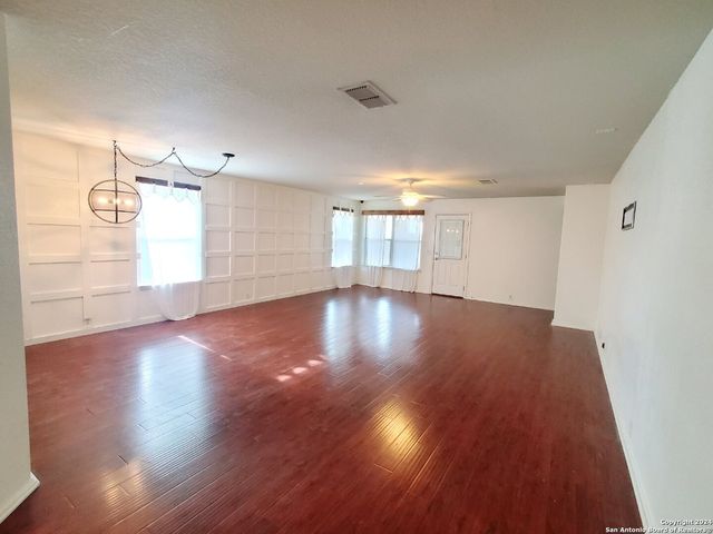 555 PLANTERS PASS, Schertz, TX 78154