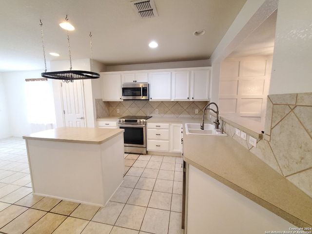555 PLANTERS PASS, Schertz, TX 78154