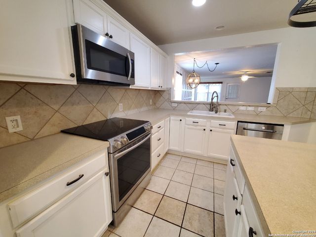 555 PLANTERS PASS, Schertz, TX 78154