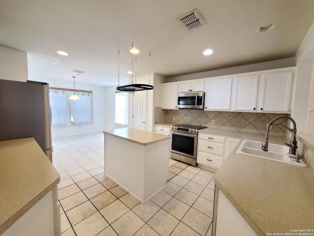 555 PLANTERS PASS, Schertz, TX 78154