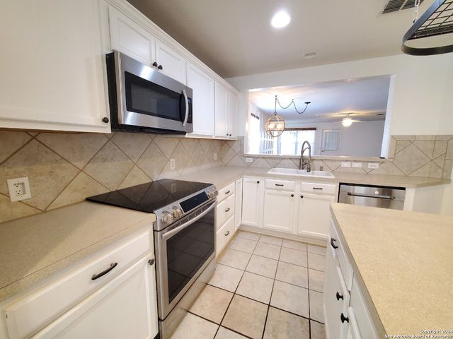555 PLANTERS PASS, Schertz, TX 78154