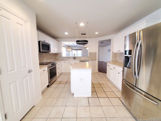 555 PLANTERS PASS, Schertz, TX 78154