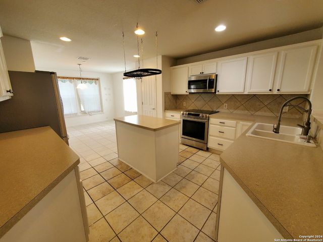555 PLANTERS PASS, Schertz, TX 78154