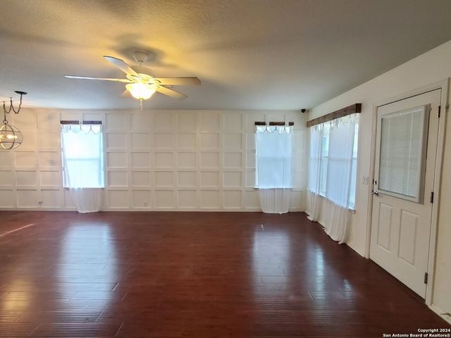 555 PLANTERS PASS, Schertz, TX 78154
