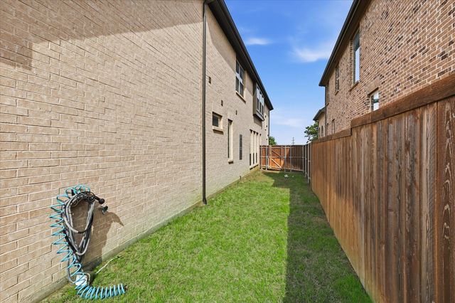 769 Lady Tessala Avenue, Lewisville, TX 75056