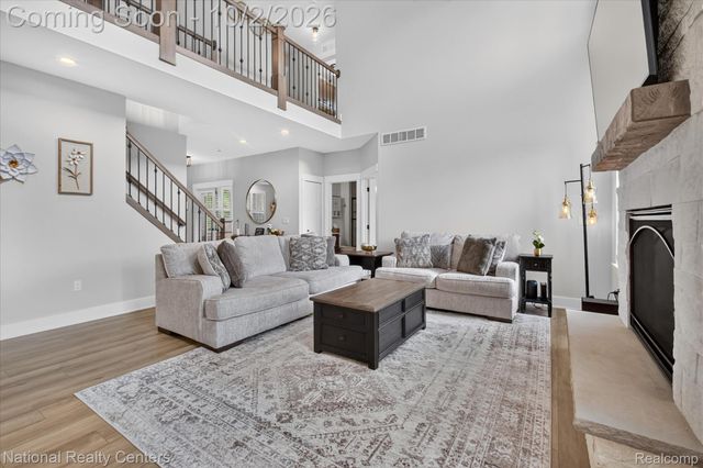 21115 Prestwick Drive, Farmington Hills, MI 48335