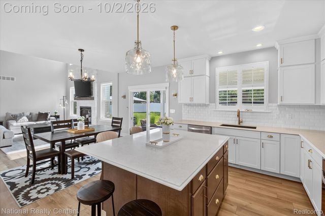 21115 Prestwick Drive, Farmington Hills, MI 48335