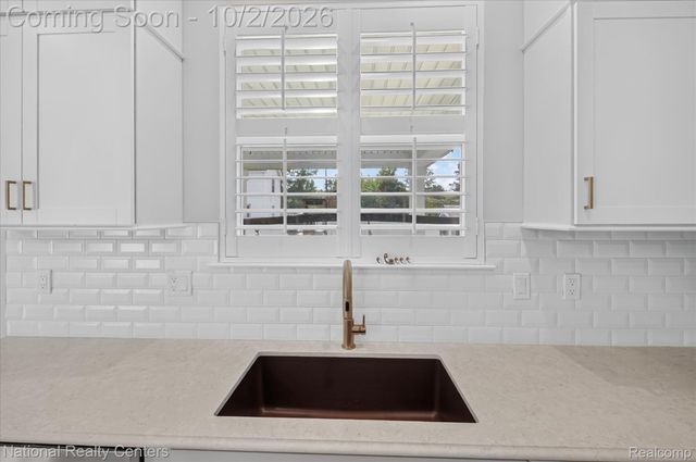 21115 Prestwick Drive, Farmington Hills, MI 48335