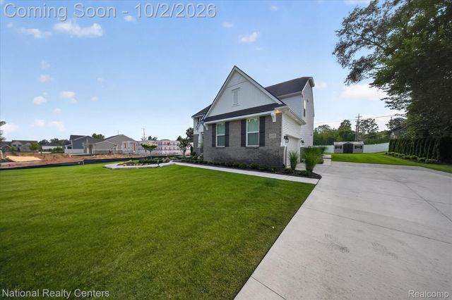 21115 Prestwick Drive, Farmington Hills, MI 48335