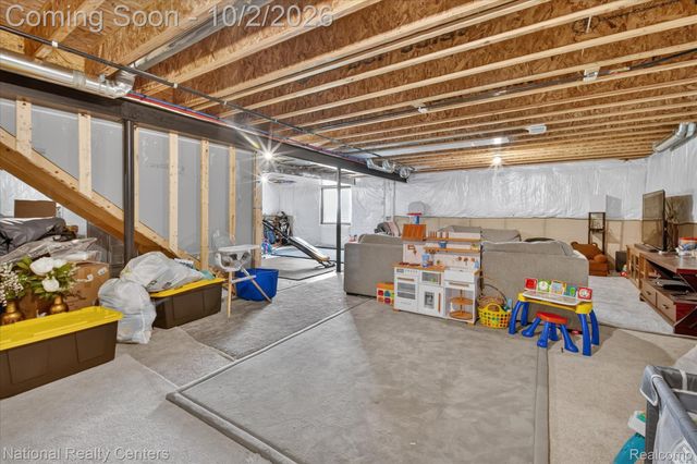 21115 Prestwick Drive, Farmington Hills, MI 48335