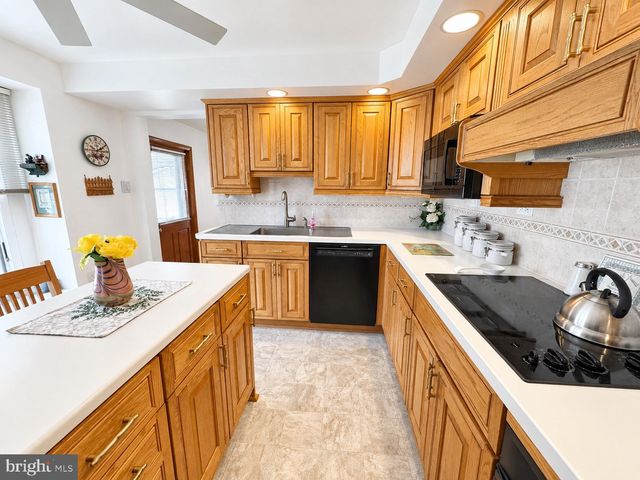 330 E ELMA AVE, Laurel Springs, NJ 08021