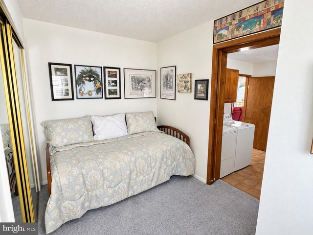 330 E ELMA AVE, Laurel Springs, NJ 08021