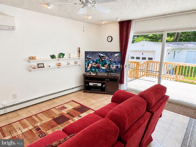 330 E ELMA AVE, Laurel Springs, NJ 08021