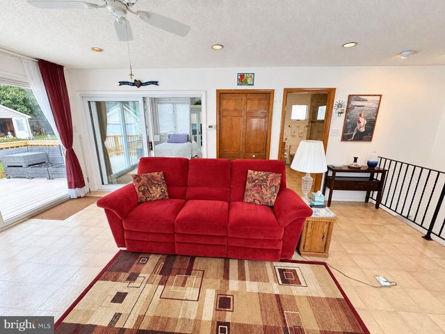 330 E ELMA AVE, Laurel Springs, NJ 08021